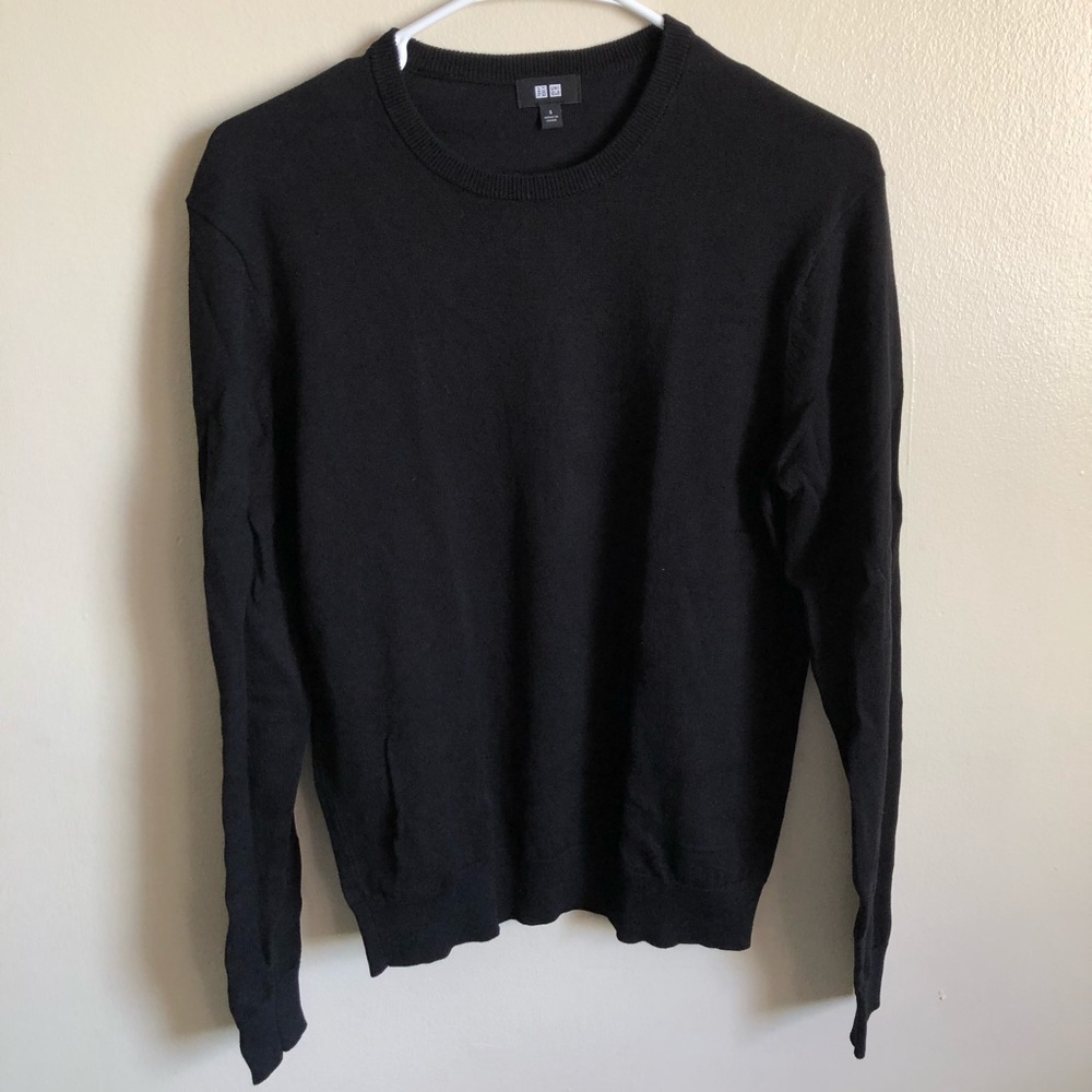 UNIQLO Black Sweater